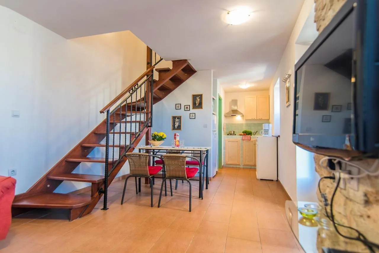 Дом отдыха Вилла Casa Gianni Valbandon - Pets Friendly Fondole