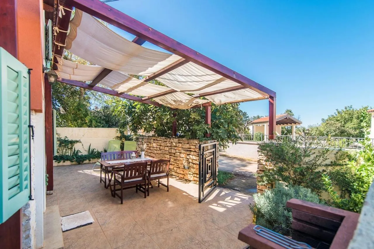Дом отдыха Вилла Casa Gianni Valbandon - Pets Friendly Fondole